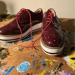 Dadawen maroon glossy platforms